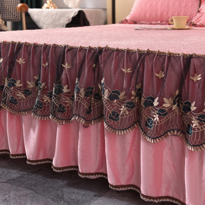 91家纺网 家纺一手货源 找家纺 美达水晶绒纯色夹棉床裙盛世皇朝系列床裙三件套 盛世皇朝-粉玉