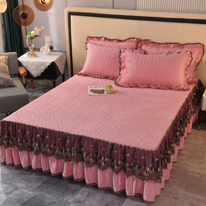 91家纺网 家纺一手货源 找家纺 美达水晶绒纯色夹棉床裙盛世皇朝系列床裙三件套 盛世皇朝-粉玉