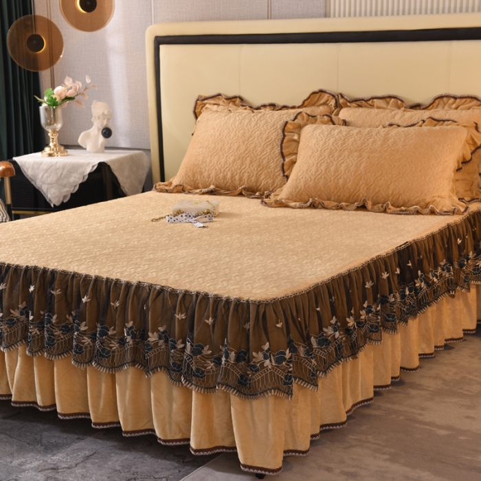 91家纺网 家纺一手货源 找家纺 美达水晶绒纯色夹棉床裙盛世皇朝系列床裙三件套 盛世皇朝-金驼