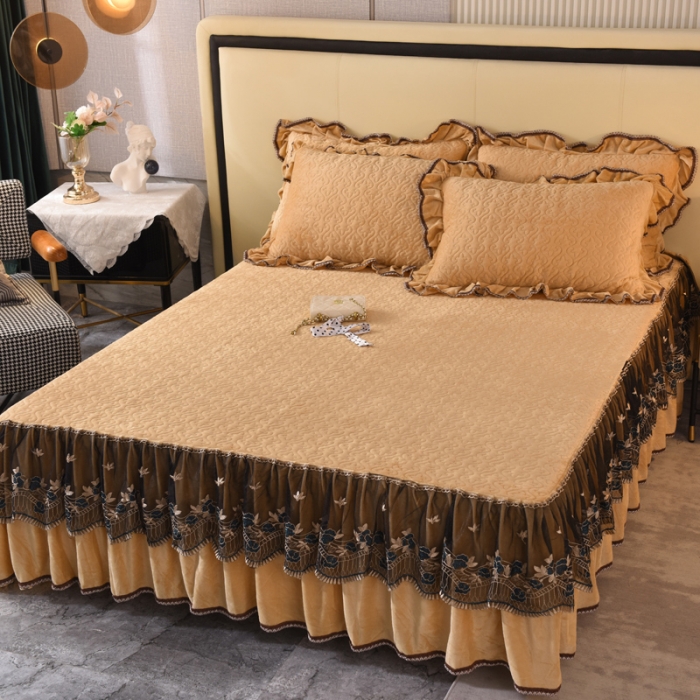 91家纺网 家纺一手货源 找家纺 美达水晶绒纯色夹棉床裙盛世皇朝系列床裙三件套 盛世皇朝-金驼