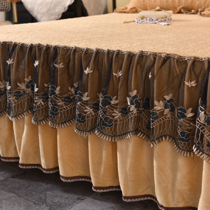 91家纺网 家纺一手货源 找家纺 美达水晶绒纯色夹棉床裙盛世皇朝系列床裙三件套 盛世皇朝-金驼