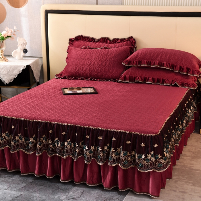 91家纺网 家纺一手货源 找家纺 美达水晶绒纯色夹棉床裙盛世皇朝系列床裙三件套 盛世皇朝-酒红