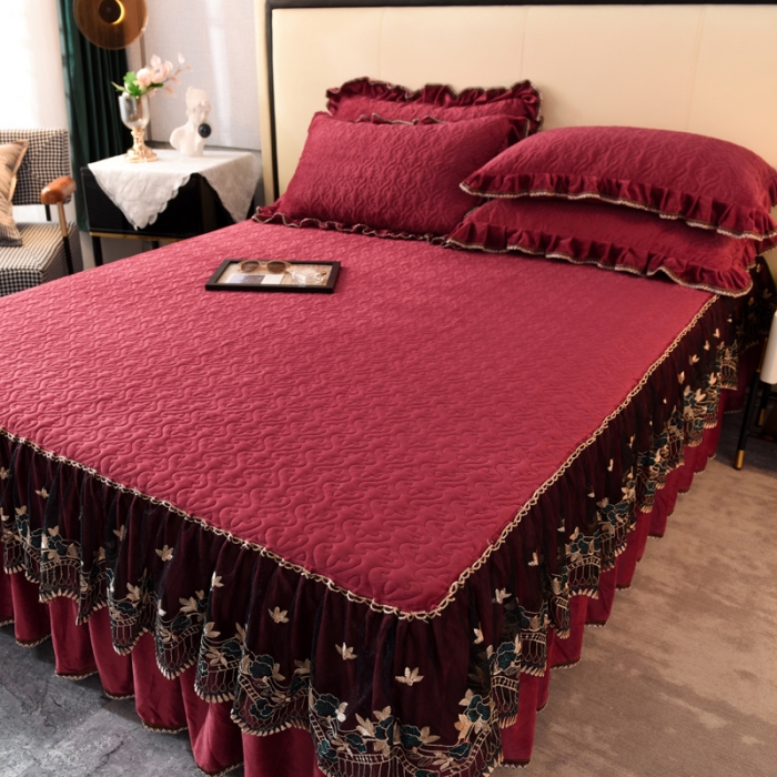 91家纺网 家纺一手货源 找家纺 美达水晶绒纯色夹棉床裙盛世皇朝系列床裙三件套 盛世皇朝-酒红