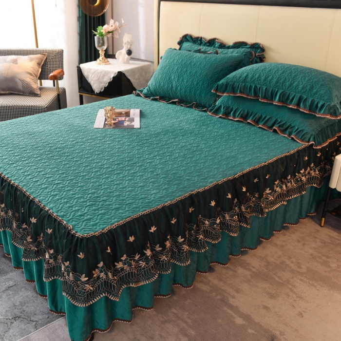 91家纺网 家纺一手货源 找家纺 美达水晶绒夹棉床裙盛世皇朝系列床裙三件套 盛世皇朝-孔雀绿