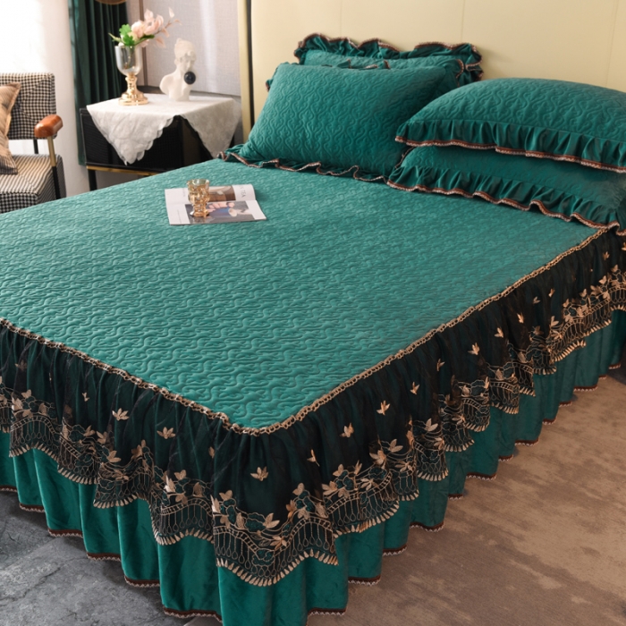 91家纺网 家纺一手货源 找家纺 美达水晶绒夹棉床裙盛世皇朝系列床裙三件套 盛世皇朝-孔雀绿