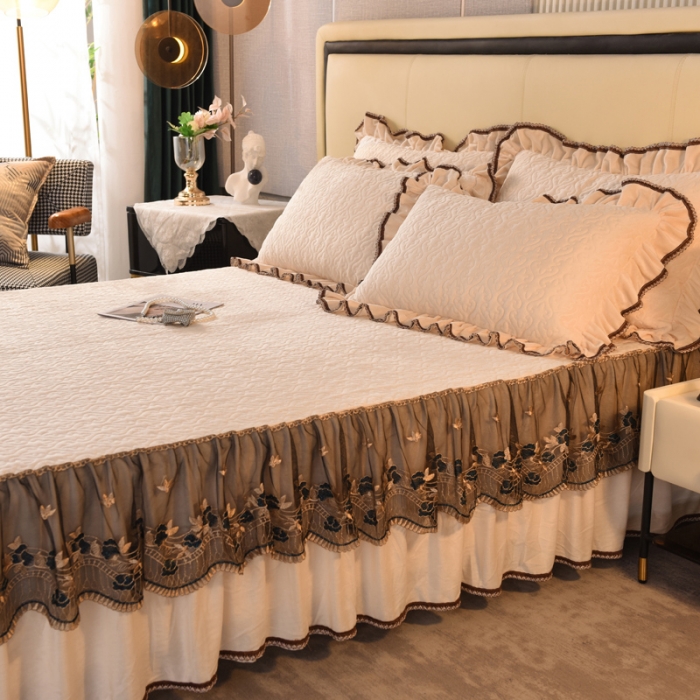 91家纺网 家纺一手货源 找家纺 美达水晶绒纯色夹棉床裙盛世皇朝系列床裙三件套 盛世皇朝-米白