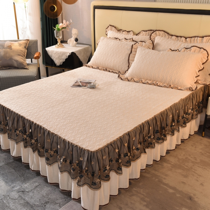 91家纺网 家纺一手货源 找家纺 美达水晶绒纯色夹棉床裙盛世皇朝系列床裙三件套 盛世皇朝-米白