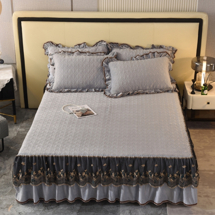 91家纺网 家纺一手货源 找家纺 美达水晶绒纯色夹棉床裙盛世皇朝系列床裙三件套 盛世皇朝-银灰