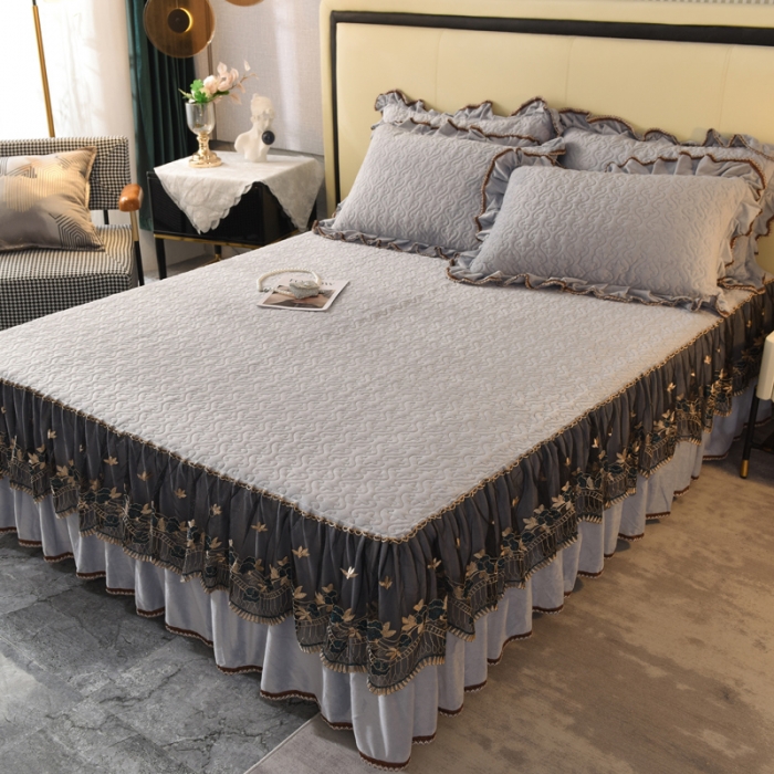 91家纺网 家纺一手货源 找家纺 美达水晶绒纯色夹棉床裙盛世皇朝系列床裙三件套 盛世皇朝-银灰