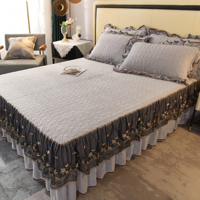 91家纺网 家纺一手货源 找家纺 美达水晶绒纯色夹棉床裙盛世皇朝系列床裙三件套 盛世皇朝-银灰