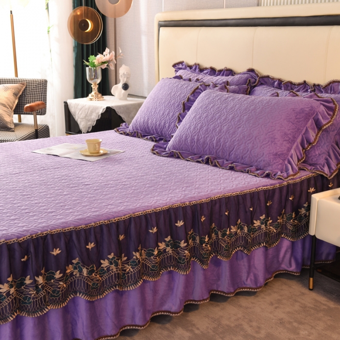 91家纺网 家纺一手货源 找家纺 美达水晶绒纯色夹棉床裙盛世皇朝系列床裙三件套 盛世皇朝-紫色