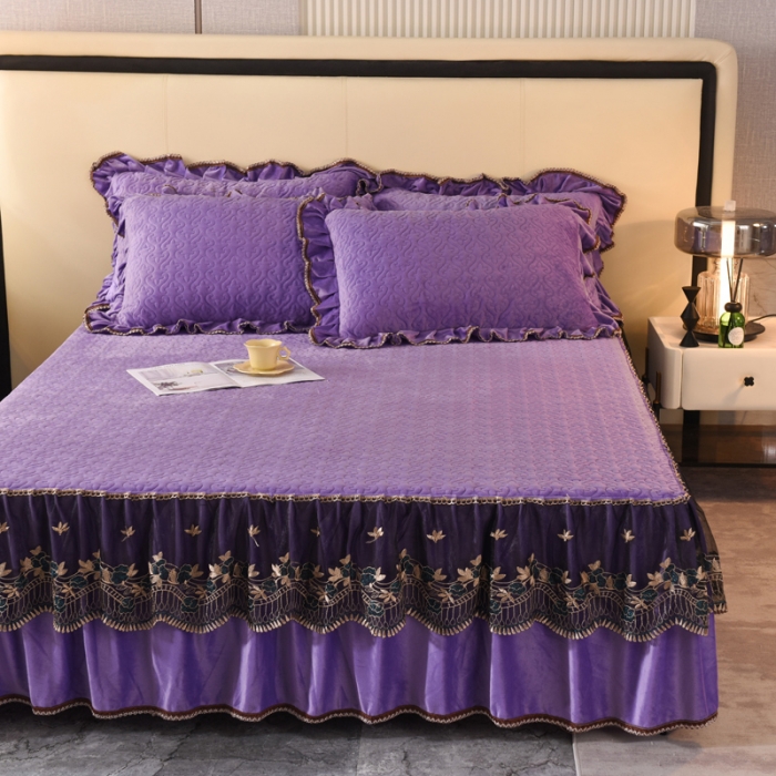 91家纺网 家纺一手货源 找家纺 美达水晶绒纯色夹棉床裙盛世皇朝系列床裙三件套 盛世皇朝-紫色