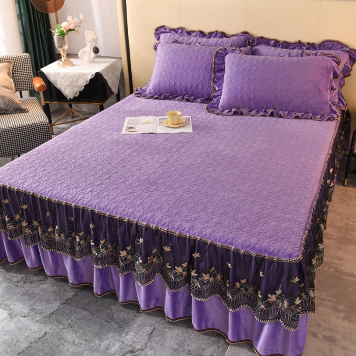 91家纺网 家纺一手货源 找家纺 美达水晶绒纯色夹棉床裙盛世皇朝系列床裙三件套 盛世皇朝-紫色