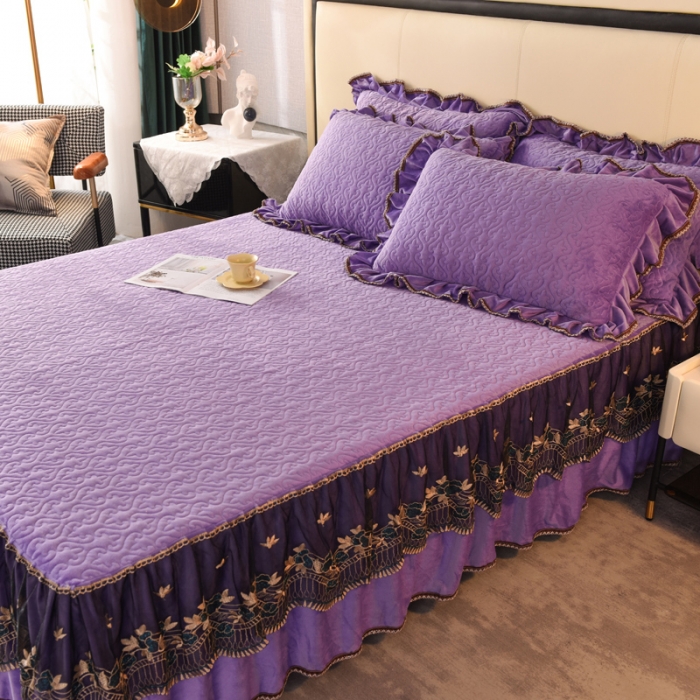 91家纺网 家纺一手货源 找家纺 美达水晶绒纯色夹棉床裙盛世皇朝系列床裙三件套 盛世皇朝-紫色