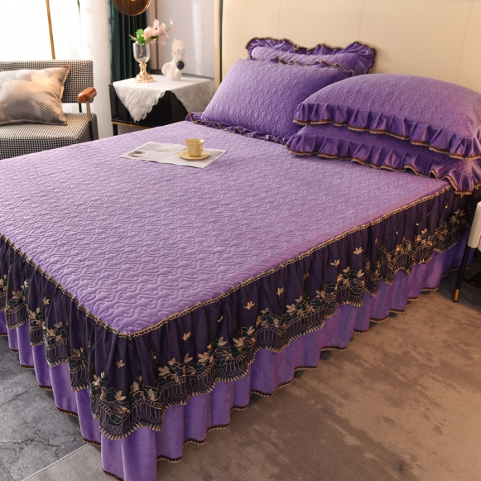 91家纺网 家纺一手货源 找家纺 美达水晶绒纯色夹棉床裙盛世皇朝系列床裙三件套 盛世皇朝-紫色