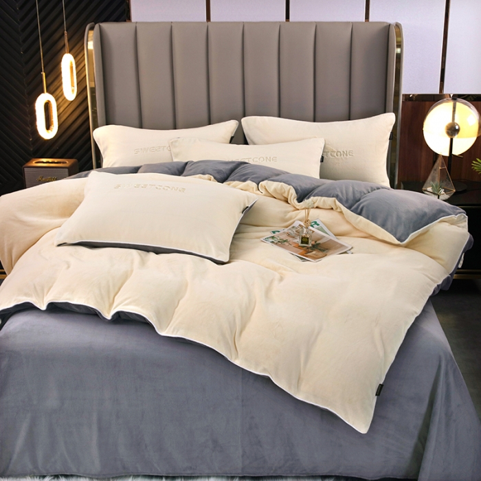 91家纺网 家纺一手货源 找家纺 贝拉梦 2023新款全消光加厚牛奶绒素色绣花四件套系列奶油白