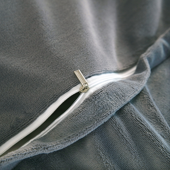 91家纺网 家纺一手货源 找家纺 贝拉梦 2023新款全消光加厚牛奶绒素色绣花四件套系列奶油白