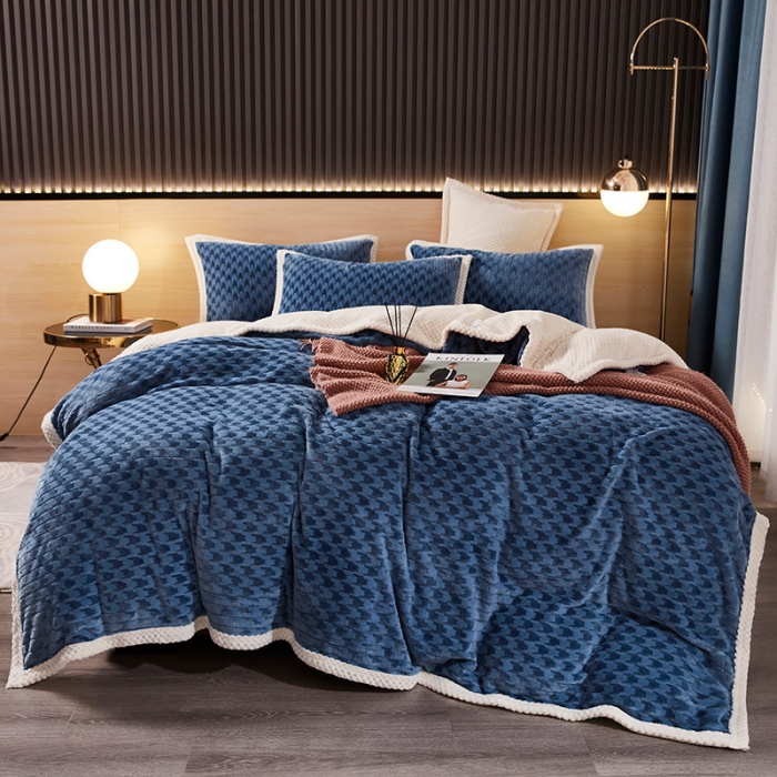 91家纺网 家纺一手货源 找家纺 席之家 2023新款双面暖绒千鸟格四件套牛奶绒单被套 千鸟格湖蓝