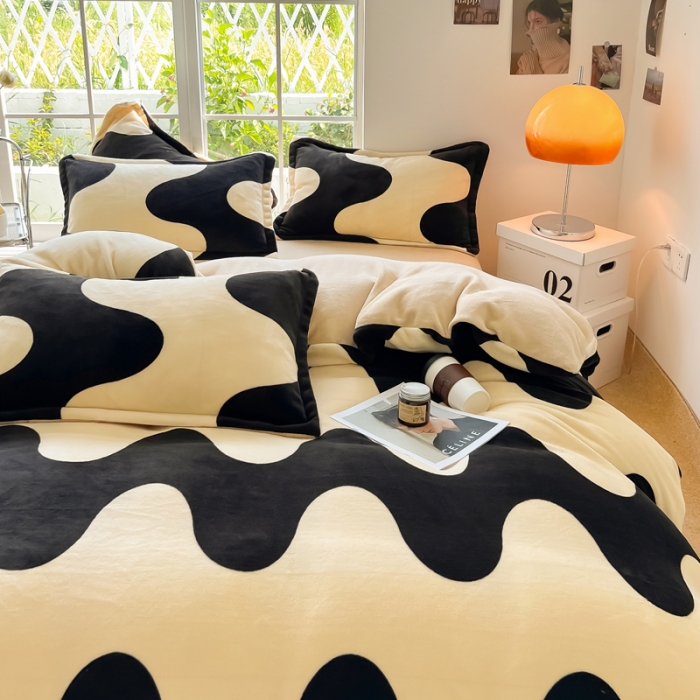 91家纺网 家纺一手货源 找家纺 米莱 2022新款牛奶绒小清新印花四件套 布鲁条纹