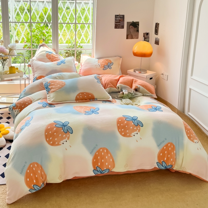 91家纺网 家纺一手货源 找家纺 米莱 2022新款牛奶绒小清新印花四件套 草莓兔