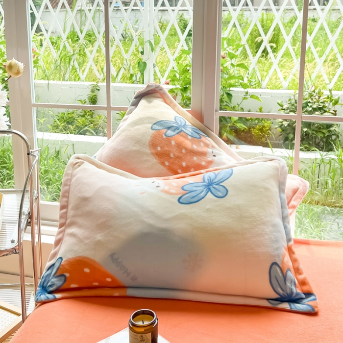 91家纺网 家纺一手货源 找家纺 米莱 2022新款牛奶绒小清新印花四件套 草莓兔