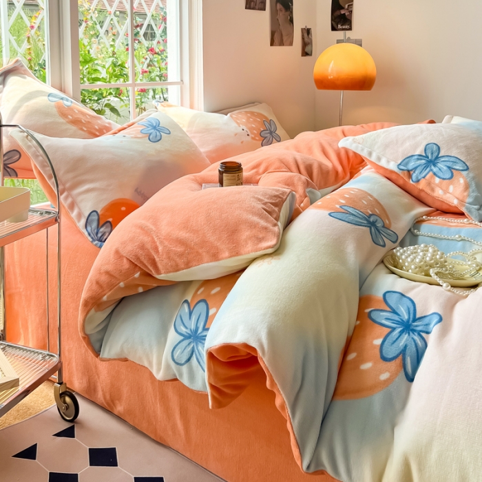 91家纺网 家纺一手货源 找家纺 米莱 2022新款牛奶绒小清新印花四件套 草莓兔