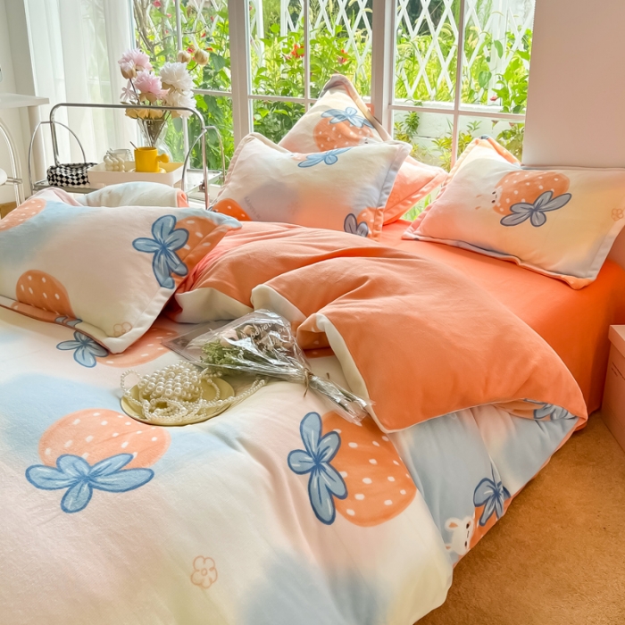 91家纺网 家纺一手货源 找家纺 米莱 2022新款牛奶绒小清新印花四件套 草莓兔