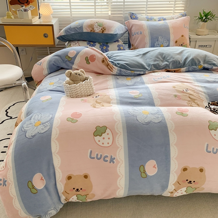 91家纺网 家纺一手货源 找家纺 澳萝拉 2022新款牛奶绒印花四件套 梦幻草莓熊