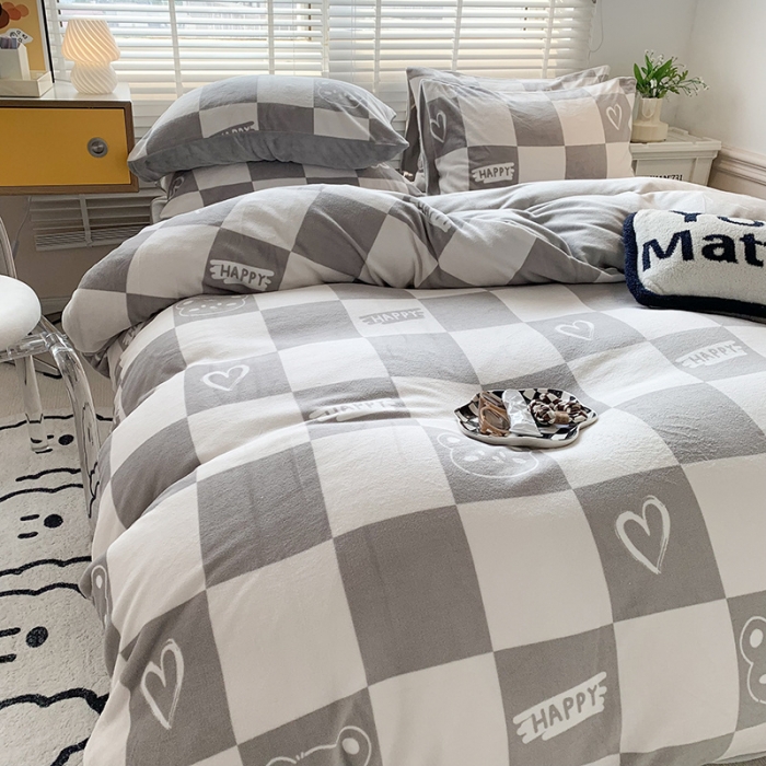 91家纺网 家纺一手货源 找家纺 澳萝拉 2022新款牛奶绒印花四件套 棋盘格熊