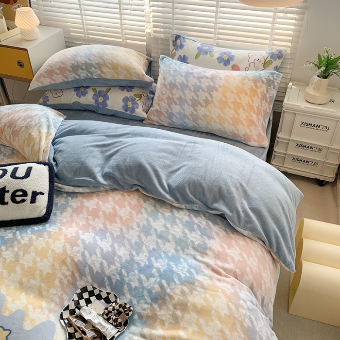 91家纺网 家纺一手货源 找家纺 澳萝拉 2022新款牛奶绒印花四件套 千鸟格兔