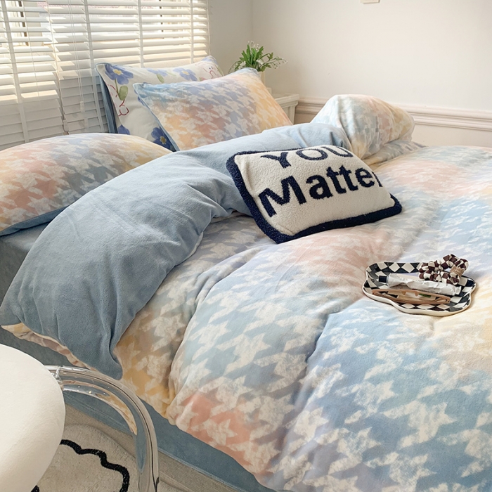 91家纺网 家纺一手货源 找家纺 澳萝拉 2022新款牛奶绒印花四件套 千鸟格兔