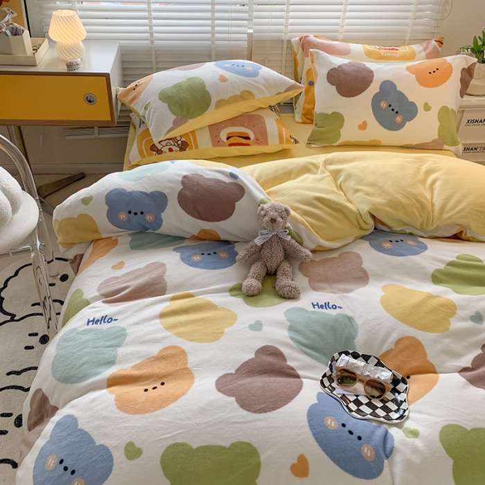 91家纺网 家纺一手货源 找家纺 澳萝拉 2022新款牛奶绒印花四件套 软萌熊