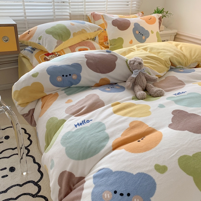 91家纺网 家纺一手货源 找家纺 澳萝拉 2022新款牛奶绒印花四件套 软萌熊