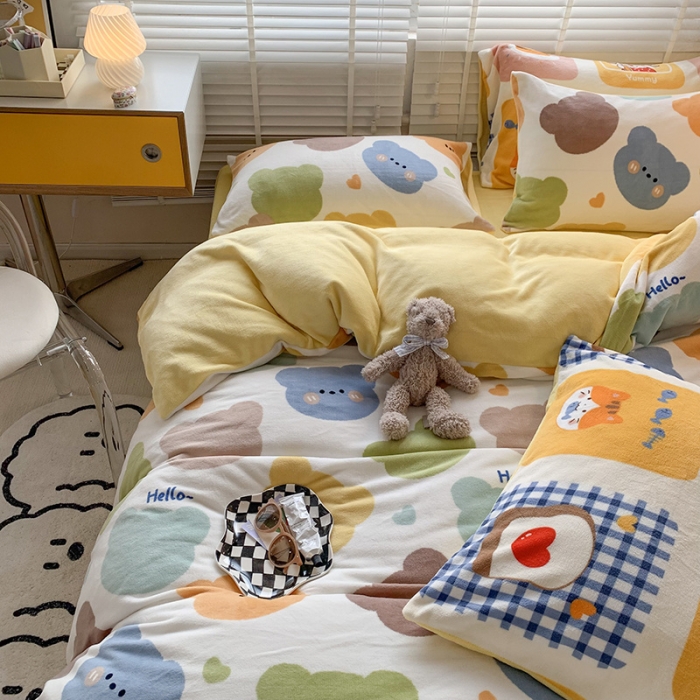 91家纺网 家纺一手货源 找家纺 澳萝拉 2022新款牛奶绒印花四件套 软萌熊