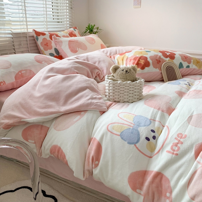 91家纺网 家纺一手货源 找家纺 澳萝拉 2022新款牛奶绒印花四件套 心动兔