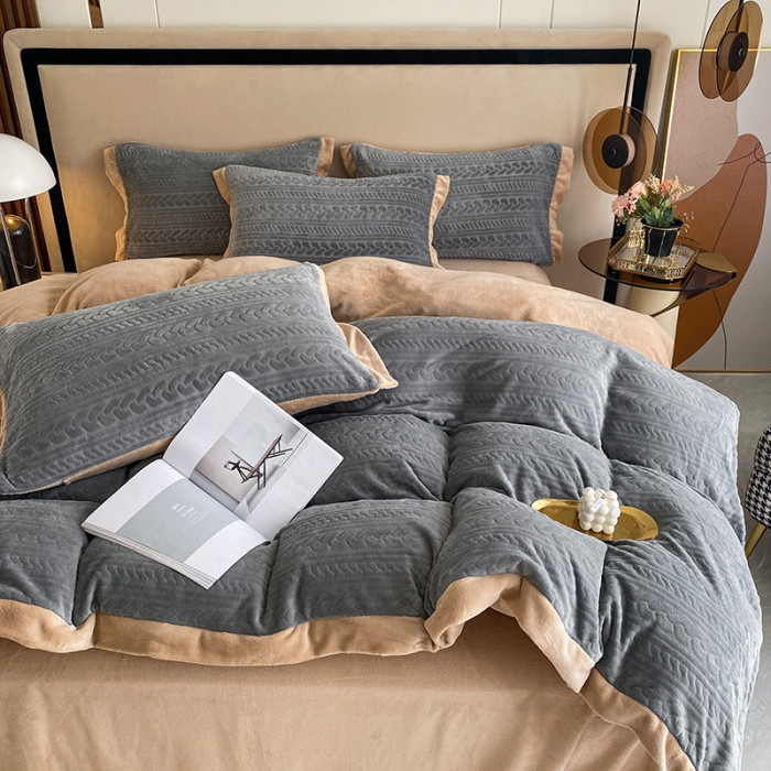 91家纺网 家纺一手货源 找家纺 铠畅 2022新款230克轻奢简约烂花绒牛奶绒剪花四件套 艾薇-灰