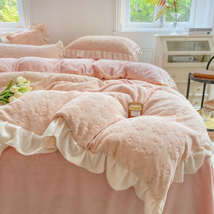 91家纺网 家纺一手货源 找家纺 总）其奥2025保暖加厚牛奶绒宝宝绒韩版公主风四件套花朵系列