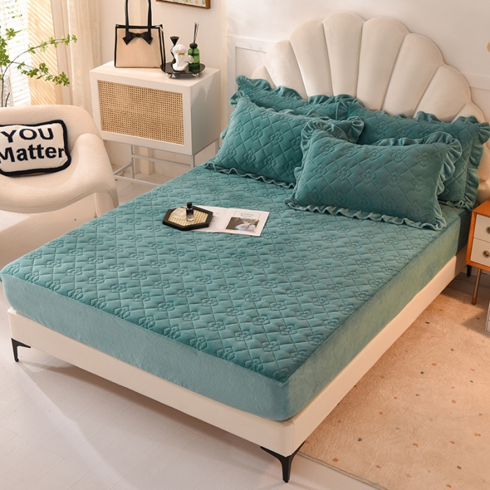 91家纺网 家纺一手货源 找家纺 甜之梦 2025新款牛奶绒夹棉防滑纯色床笠 湖绿