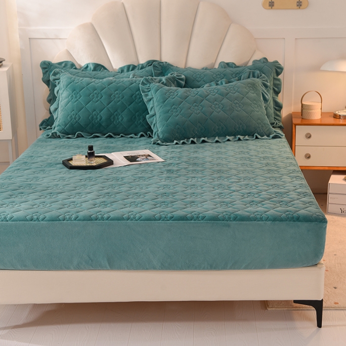 91家纺网 家纺一手货源 找家纺 甜之梦 2025新款牛奶绒夹棉防滑纯色床笠 湖绿