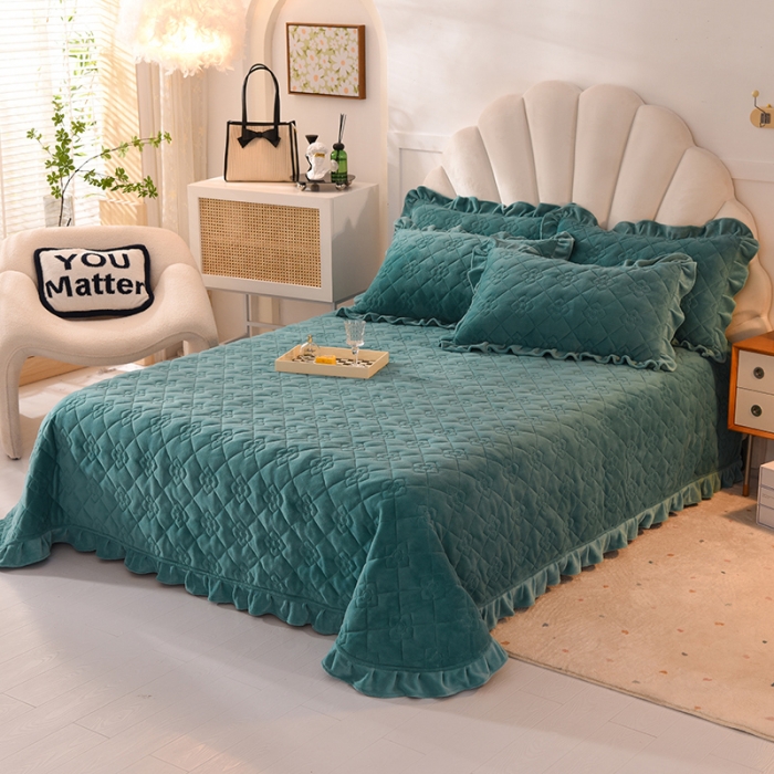 91家纺网 家纺一手货源 找家纺 甜之梦 2025新款纯色全棉夹棉防滑花边款床盖 湖绿