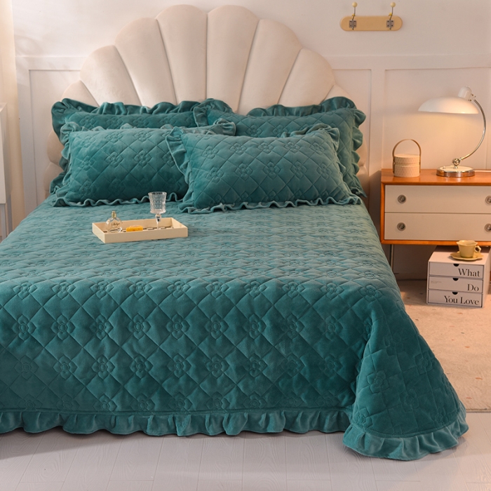 91家纺网 家纺一手货源 找家纺 甜之梦 2025新款纯色全棉夹棉防滑花边款床盖 湖绿