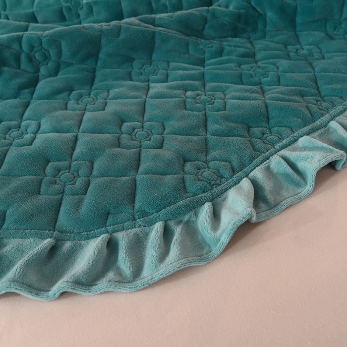 91家纺网 家纺一手货源 找家纺 甜之梦 2025新款纯色全棉夹棉防滑花边款床盖 湖绿