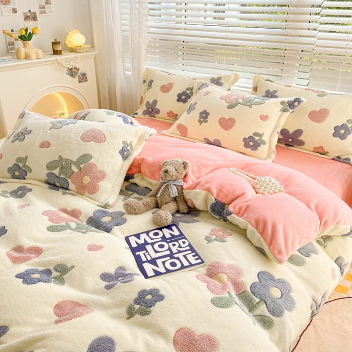 91家纺网 家纺一手货源 找家纺 苏拉  2023新款秋冬新款雪花绒牛奶绒四件套 花海