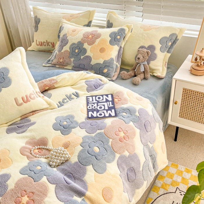 91家纺网 家纺一手货源 找家纺 苏拉  2023新款秋冬新款雪花绒牛奶绒四件套 花季