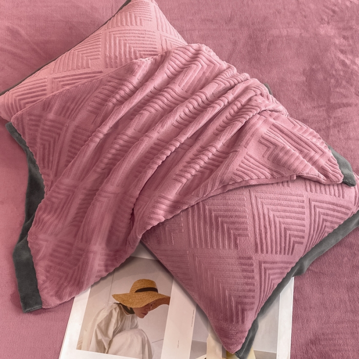 91家纺网 家纺一手货源 找家纺 总金丝鸟 2022新款240g全消光牛奶绒宽边工艺雕花四件套