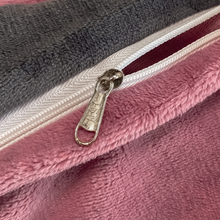 91家纺网 家纺一手货源 找家纺 金丝鸟 2022新款240g全消光牛奶绒宽边工艺雕花四件套 光年 豆沙