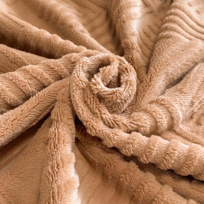 91家纺网 家纺一手货源 找家纺 金丝鸟 2022新款240g全消光牛奶绒宽边工艺雕花四件套 光年 驼