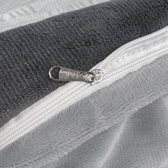 91家纺网 家纺一手货源 找家纺 金丝鸟 2022新款240g全消光牛奶绒宽边工艺雕花四件套 五律格 天蓝