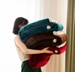 91家纺网 家纺一手货源 找家纺 （总）潮彤绒毯 2023新款220克素色法兰绒毛毯盖毯子休闲毯