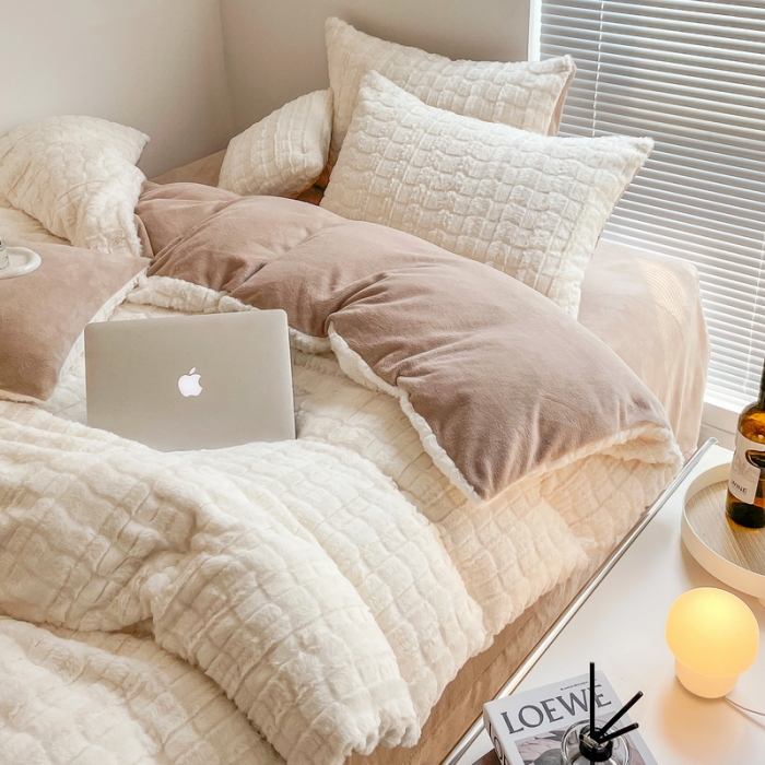 91家纺网 家纺一手货源 找家纺 满座直播爆款高端9斤320克A类獭兔毛绒立体剪花纯色牛奶绒四件套白加咖